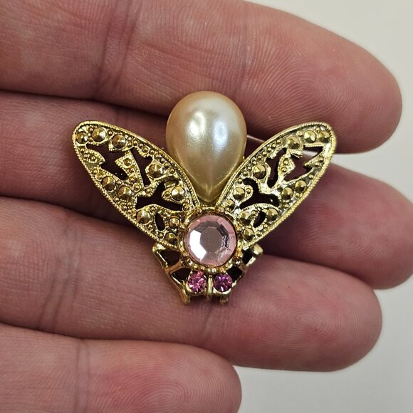 Gold Tone Insect Pink Rhinestone Faux Pearl Brooch Unmarked Fly Pin - Picture 5 of 8
